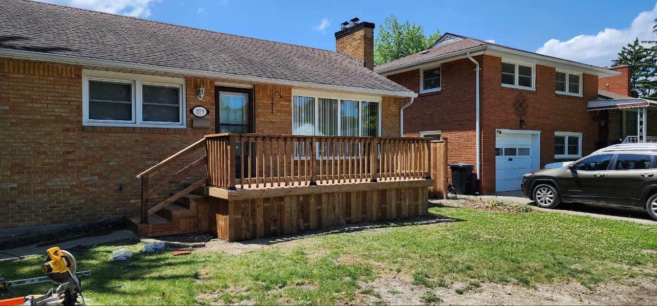 Residential fence and deck craftsmanship